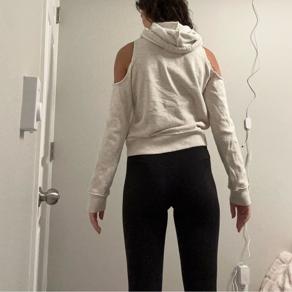 Shoulderless cropped hoodie - Picture 2 of 8